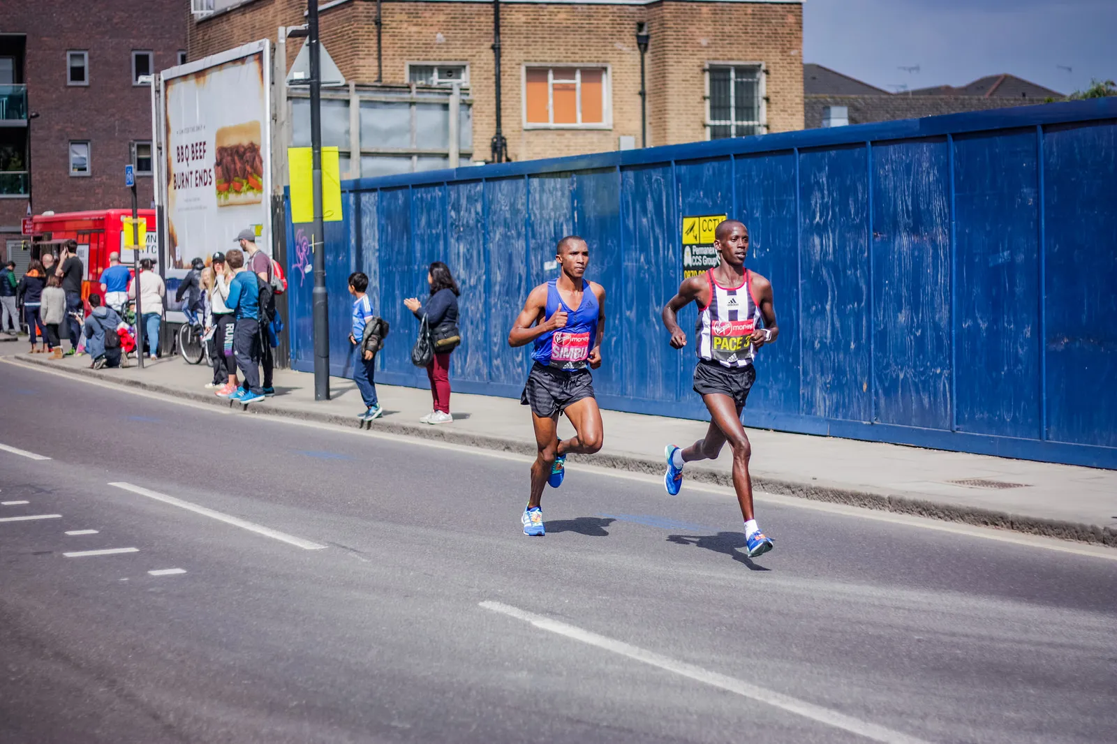 Alphonce Simbu on the course of 2017 London Marathon